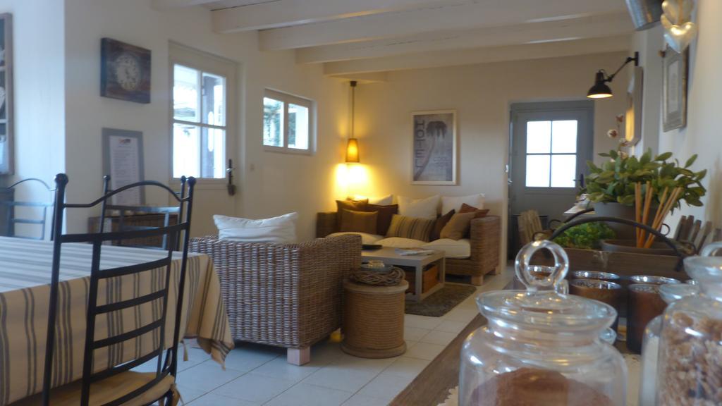 Les Persiennes Hotel Saintes Luaran gambar