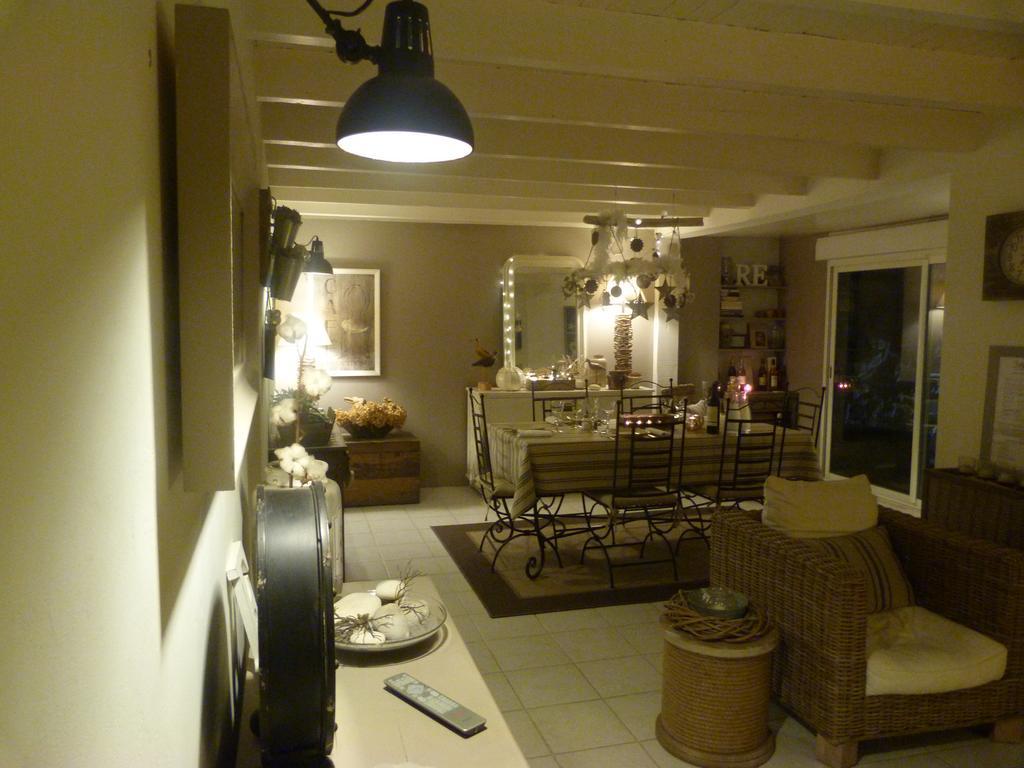 Les Persiennes Hotel Saintes Luaran gambar
